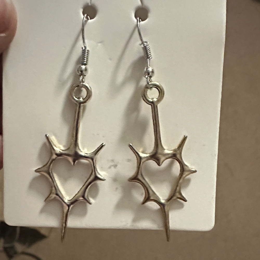 NWT Edgey Silver Heart Spike Earrings 🥳